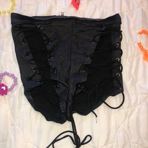 Fashion nova high waisted shorts